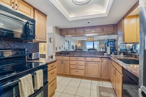 Private kitchen - Daytona Peaceful Paradise 1804 (Daytona Beach Shores)