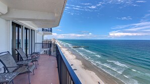 Condo, nhiều giường, bồn tắm nước nóng, quang cảnh biển (Daytona Peaceful Paradise 1804) | Quang cảnh biển