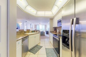 Apartment, Mehrere Betten, Whirlpool, Meerblick (Daytona Grande Towers-Ocean Paradise) | Eigene Küche
