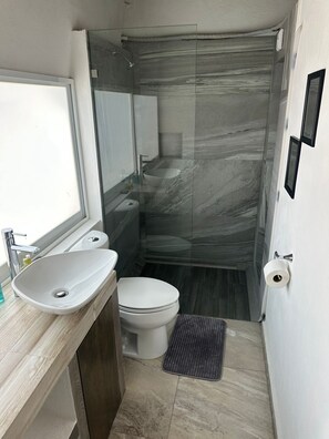 Classic Room | Bathroom | Shower, free toiletries, towels, soap - IMAGO Tierra Sagrada (Yautepec)