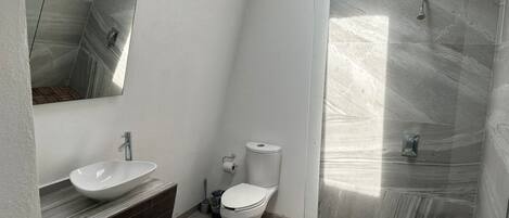 Deluxe Suite | Bathroom