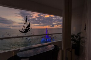 Deluxe Süit, Balkon, Deniz Manzaralı | İç mekân