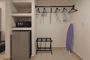 Deluxe Suite, Balcony, Sea View | Interior