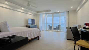 Deluxe Suite, Balcony, Sea View | Free WiFi