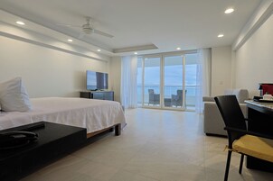 Deluxe Süit, Balkon, Deniz Manzaralı | Ücretsiz kablosuz İnternet, çarşaf takımı 