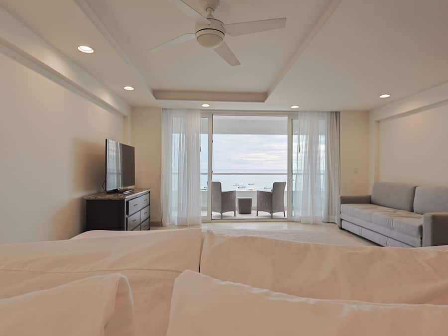 Suíte luxo, sacada, vista para o mar | Wi-Fi de cortesia