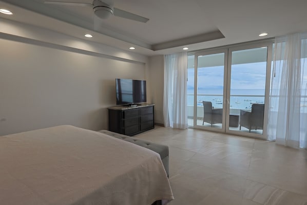 Suite Deluks, balkon, pemandangan laut | Wi-Fi gratis