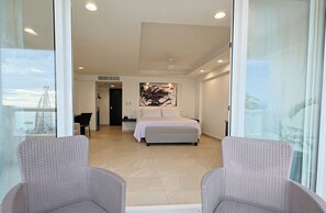 Deluxe suite, balkon, uitzicht op zee | Gratis wifi