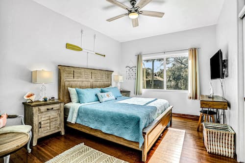 Cottage, Multiple Beds, Patio, Ocean View (Edgewater- River Cottage) | 3 bedrooms, individually decorated, individually furnished, bed sheets