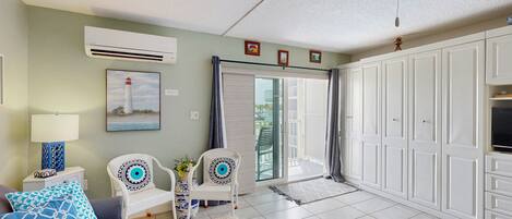 Studio, Multiple Beds, Balcony, Ocean View (Mariners Cove 302) | Living area
