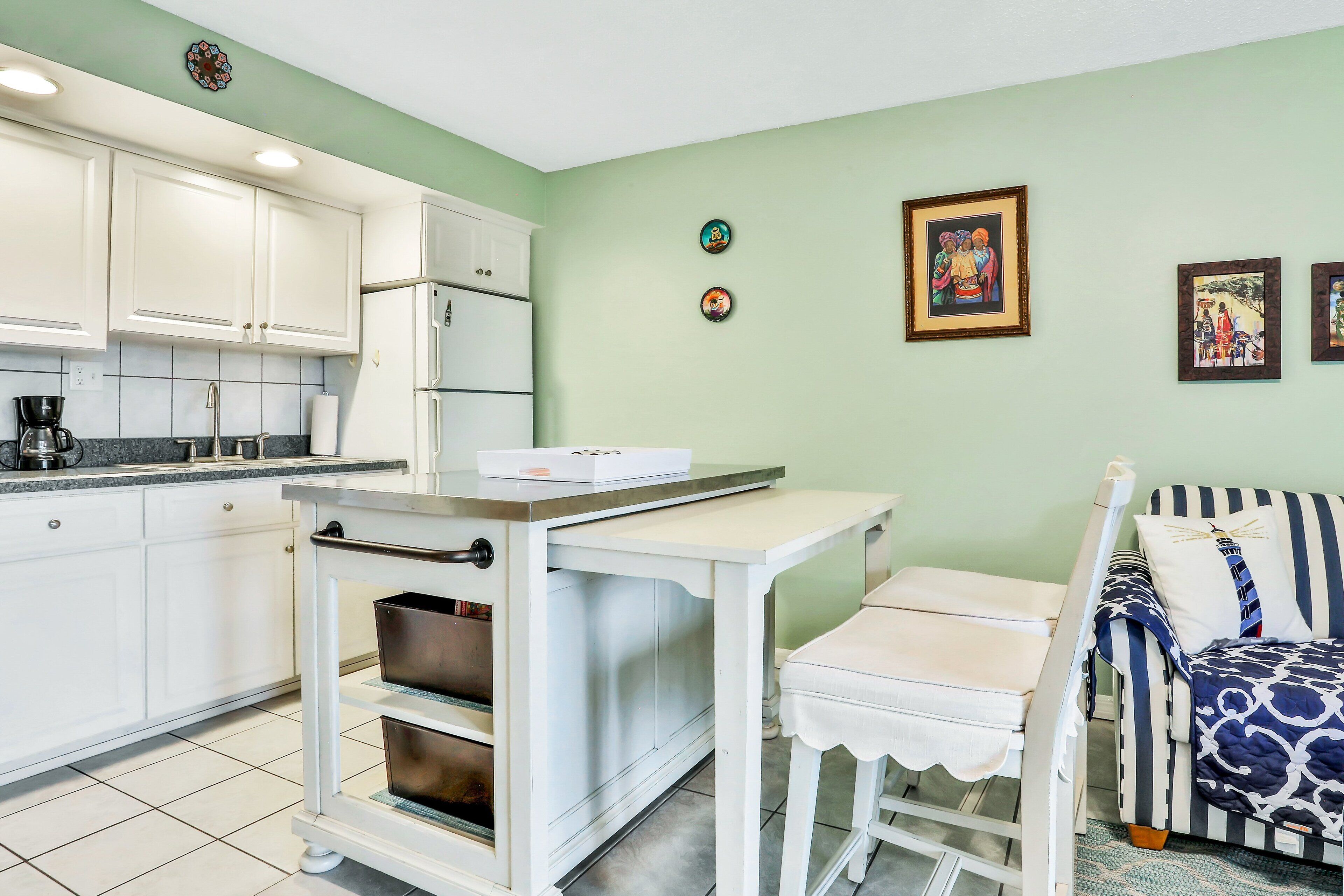 Studio, Multiple Beds, Balcony, Ocean View (Mariners Cove 302) | Interior