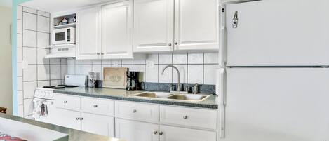 Studio, Meerdere bedden, balkon, uitzicht op zee (Mariners Cove 302) | Privékeuken