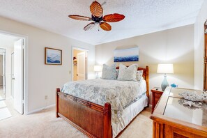 Nhà, nhiều giường, sân hiên, quang cảnh vườn (NSB Sunset Haven D110) | 2 phòng ngủ, trang trí khác biệt 