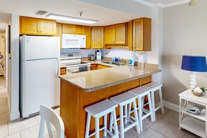 Condo, 1 grand lit et 1 canapé-lit, baignoire à remous (Daytona Sunglow Resort 404-Peer) | Cuisine privée