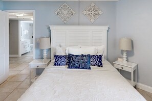 Condo, 1 Queen Bed with Sofa bed, Hot Tub, Ocean View (Daytona Sunglow Resort 404-Peer) | 1 bedroom, individually decorated, individually furnished, bed sheets - Daytona Sunglow Resort 404-peer at the Pier (Daytona Beach Shores)