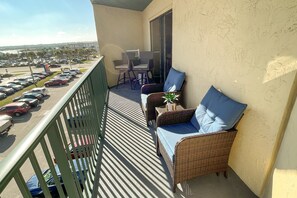 Condo, 1 grand lit et 1 canapé-lit, baignoire à remous (Daytona Sunglow Resort 404-Peer) | Vue de la chambre