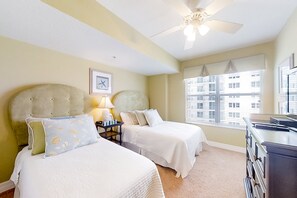 3 bedrooms, individually decorated, individually furnished, bed sheets - Daytona The Golden Leaf Opus Condos 702 (Daytona Beach Shores)