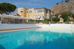 Pool - Cozy apartment in Mondello 2 minutes from the beach and pizza (Palermo)