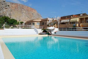 Pool - Cozy apartment in Mondello 2 minutes from the beach and pizza (Palermo)