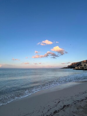 Beach - Cozy apartment in Mondello 2 minutes from the beach and pizza (Palermo)