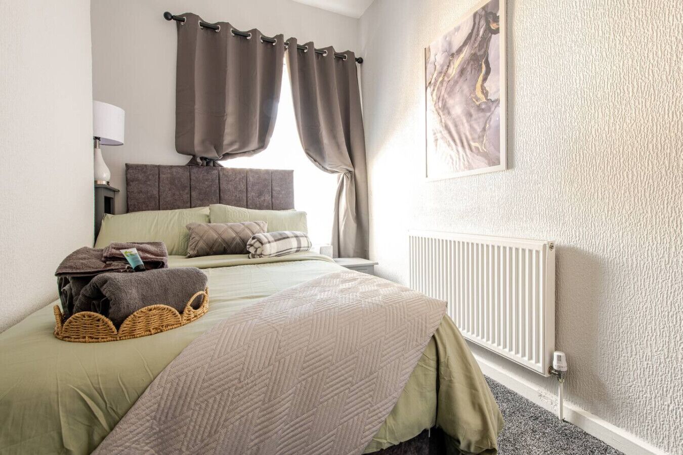 2 bedrooms, desk, iron/ironing board, travel crib