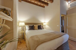 3 habitaciones, tabla de planchar con plancha y cuna de viaje 