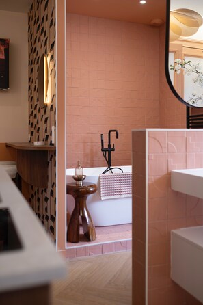 Hair dryer, towels, soap, toilet paper - Quiet design loft - near Tunnel - telecommuting (Calais)