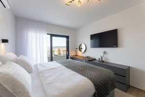 4 bedrooms, desk, iron/ironing board, free WiFi - Luxury Villa Terra Mila with Private Heated Pool (Kaštel Stari)