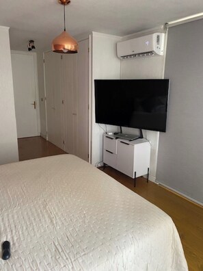 3 bedrooms, iron/ironing board, WiFi, bed sheets - Spacious 3-bedroom/2-Bathroom apartment with AC in peaceful Santiago (Santiago)
