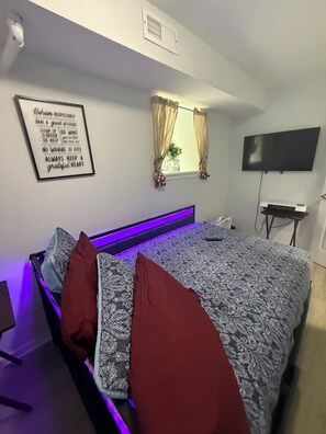 1 bedroom, iron/ironing board, free WiFi, bed sheets - Cozy garden apartment in Baltimore (Baltimore)