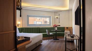 Minibar, skrivebord, arbejdsområde til bærbare computere