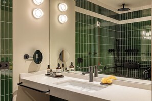 Bathroom - Serenay Málaga Hotel (Málaga)