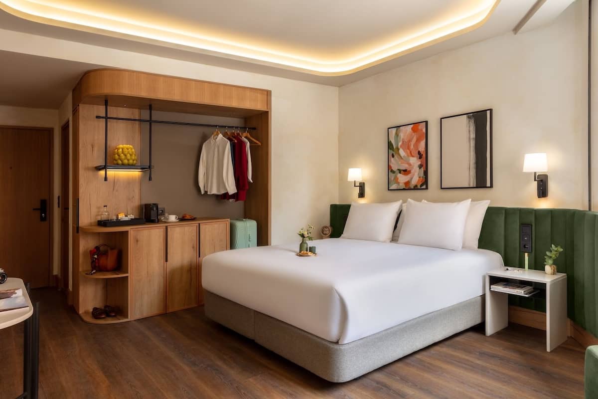 Minibar, desk, laptop workspace, cribs (free)