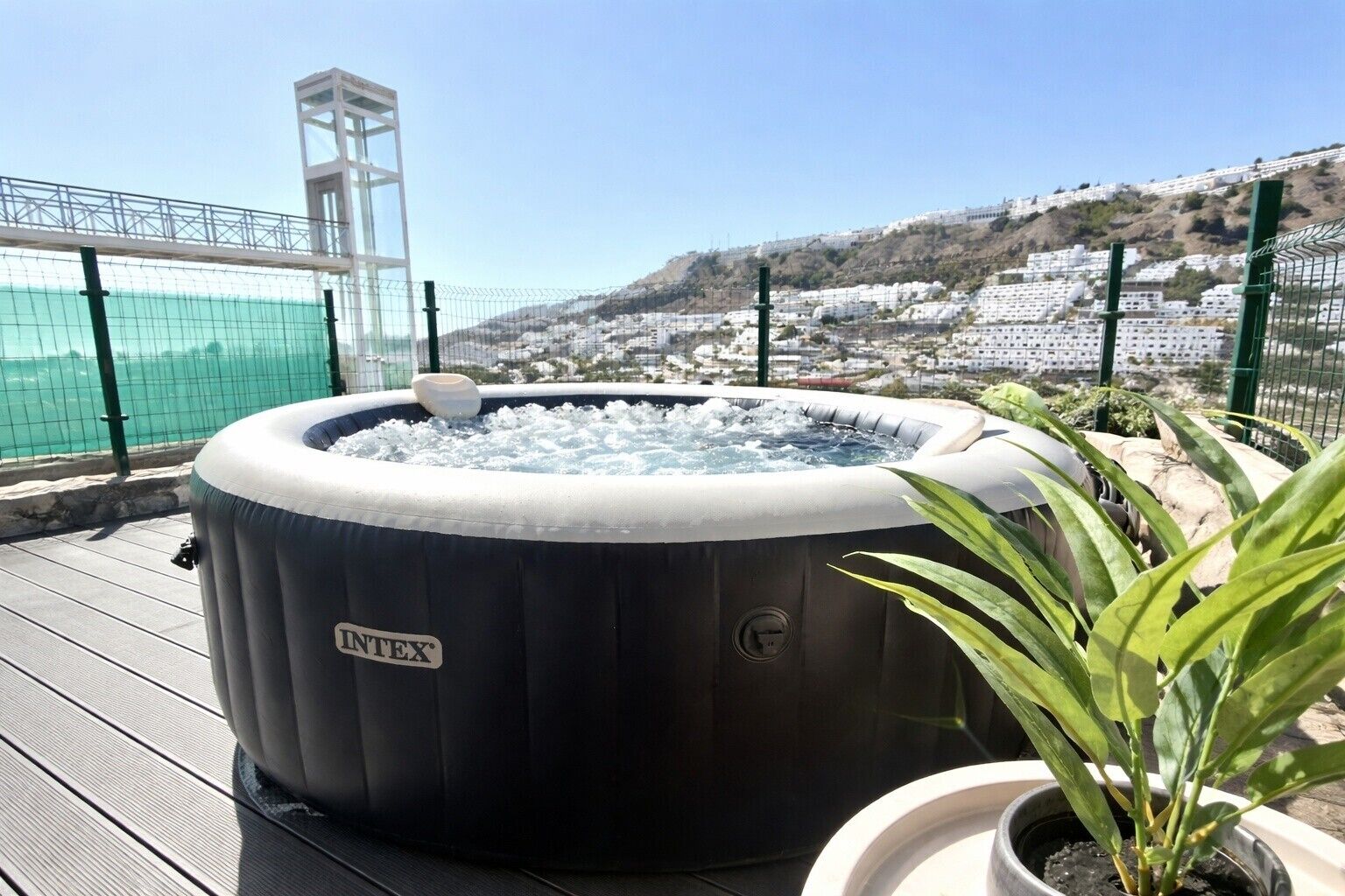 Outdoor spa tub
