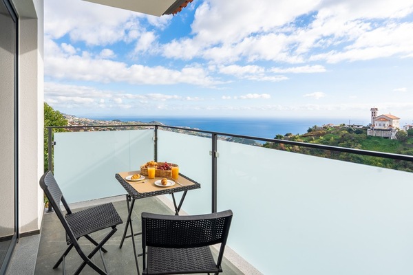 Wake up to endless Atlantic views and fresh Madeiran air. Your private balcony awaits.
#GarachicoVista #MadeiraIsland #OceanView #Lovelystay