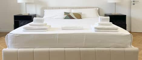 3 عدّة غرف نوم ومكواة/لوح كي وواي فاي مجانًا وملاءات أسرّة