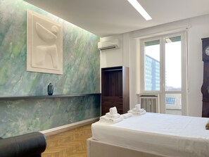 3 bedrooms, iron/ironing board, free WiFi, bed sheets - Largo De Benedetti- Panoramic City view (Milan)