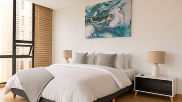 Escritorio y espacio para trabajar con laptop