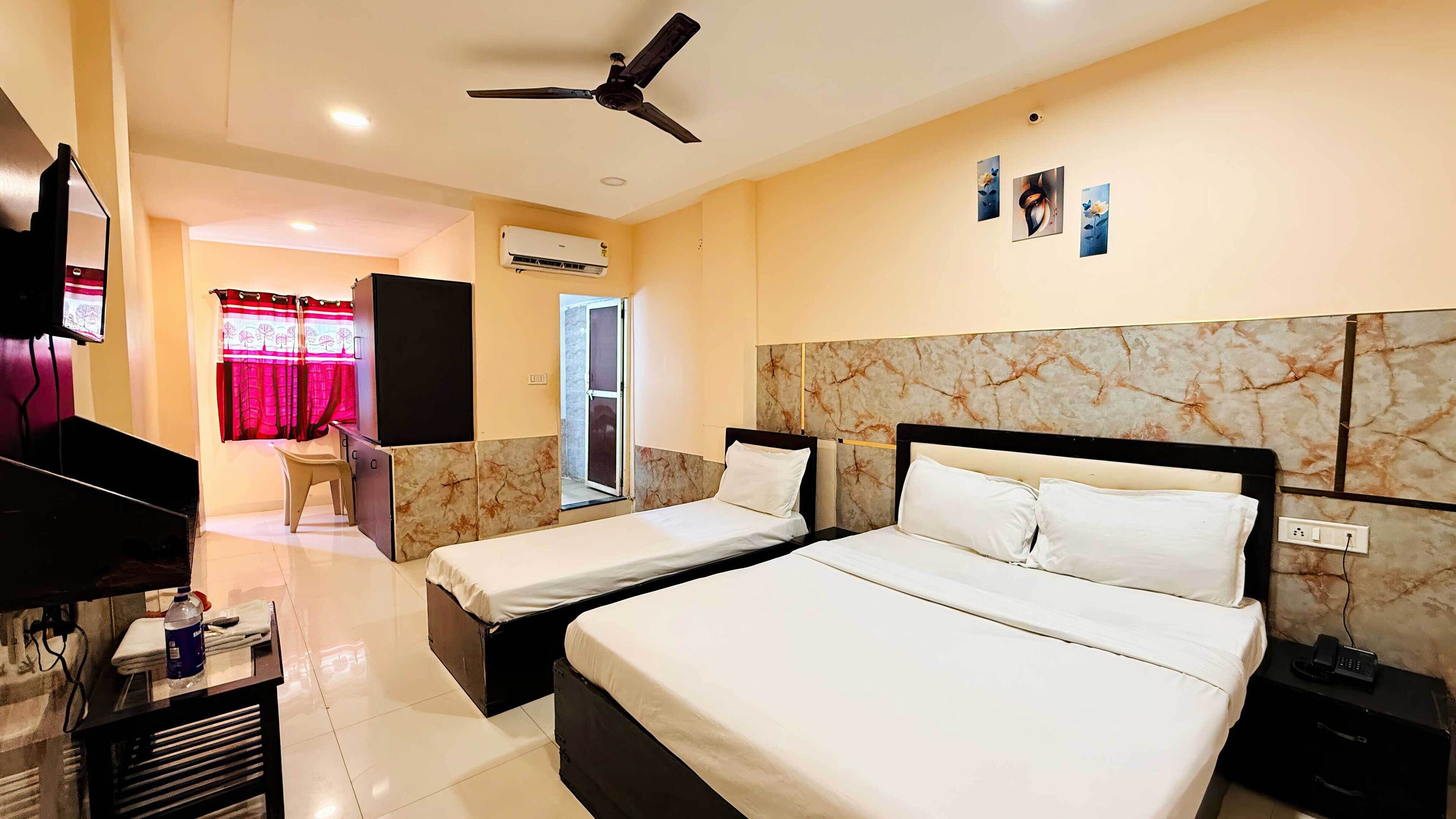 Deluxe Triple Room | Desk, laptop workspace, free WiFi
