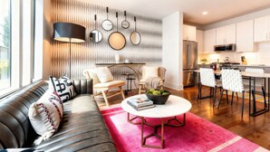A modern living room with a sofa, chairs, a coffee table, and a kitchen in the background. - 8 Minutes To Downtown Nashville Wifi And Workspace (Nashville)