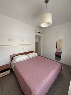 Bügeleisen/Bügelbrett, WLAN, Bettwäsche