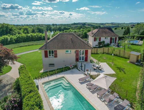 Holiday Home for 6 People in the Heart of Perigord