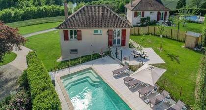 Holiday Home for 6 People in the Heart of Perigord