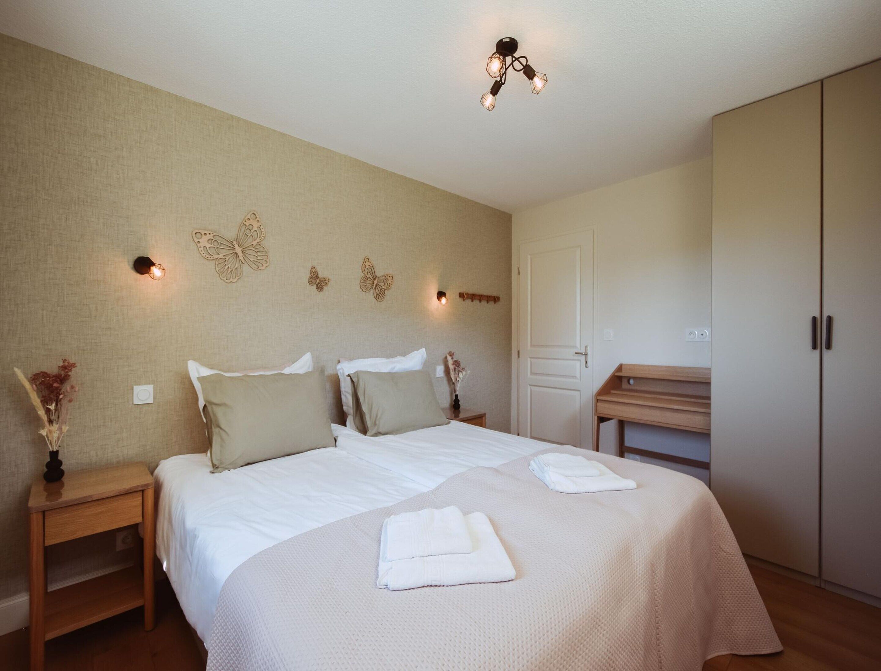 House | 3 bedrooms, iron/ironing board, bed sheets