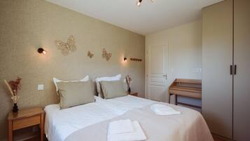 House | 3 bedrooms, iron/ironing board, bed sheets