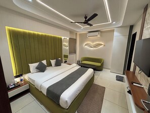 Executive Room | Desk, laptop workspace, free WiFi - Hotel Trinetra Inn (Ujjain)