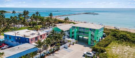 المنشأة من الداخل