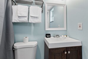 Studio (0 Bedroom) | Bathroom | Towels, soap, shampoo - Oceanfront Inn Room #18- Ocean View Balcony, 2 Full Beds (Fort Pierce)