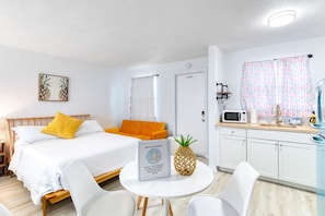 Studio (0 Bedroom) | Interior