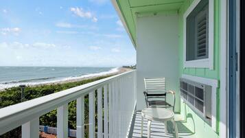 Studio (1 Bedroom) | Vue sur la plage/lâocĂ©an